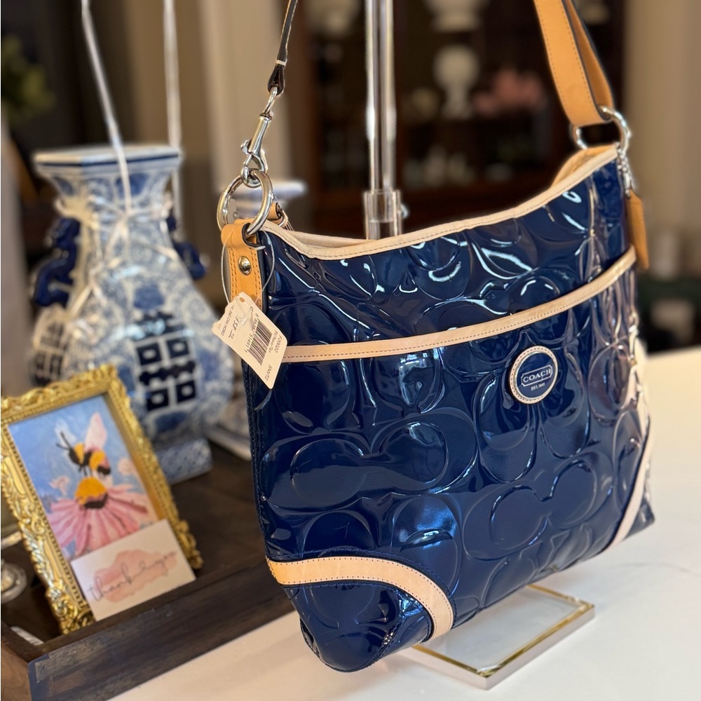 💙💛 NWT COACH PEYTON NAVY PATIENT LEATHER BAG! - Picture 4 of 13